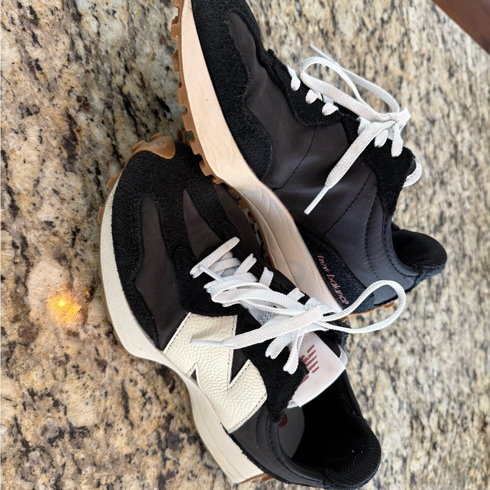 New Balance 327